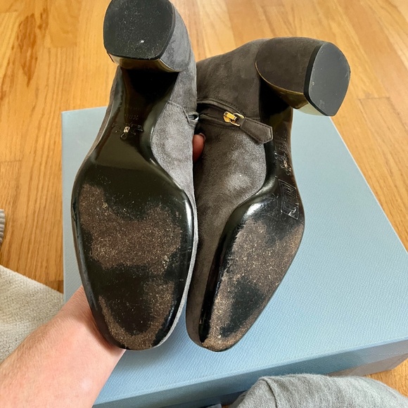 Prada, grey suede ankle boots, 2" heels, square toes, concealed zipper, sz 38.5, - Picture 10 of 13